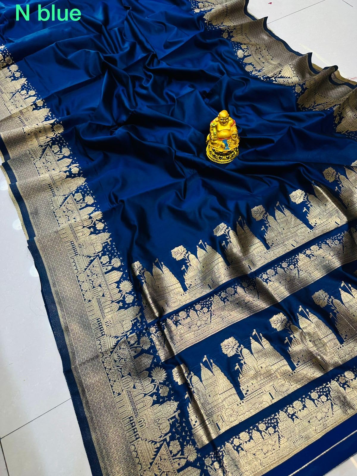Vasthrlay Classic Border Saree with elegant banarasi styling