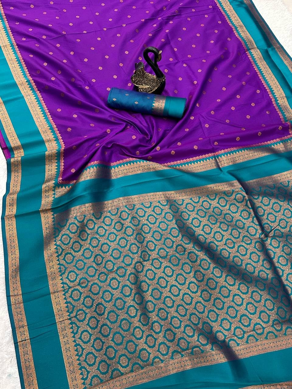 Vasthrlay Banarasi Classic Saree with decorative Traditional design