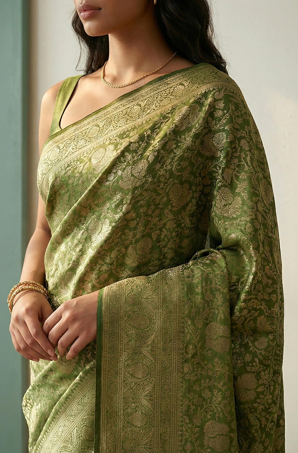 Vasthrlay Floral Saree in Classic with refined jacquard ethnic appeal