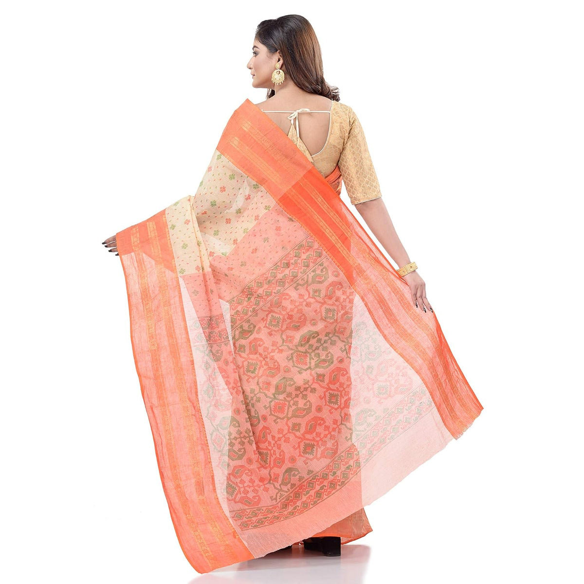 Vasthrlay Traditional Saree in Classic with refined ethnic appeal