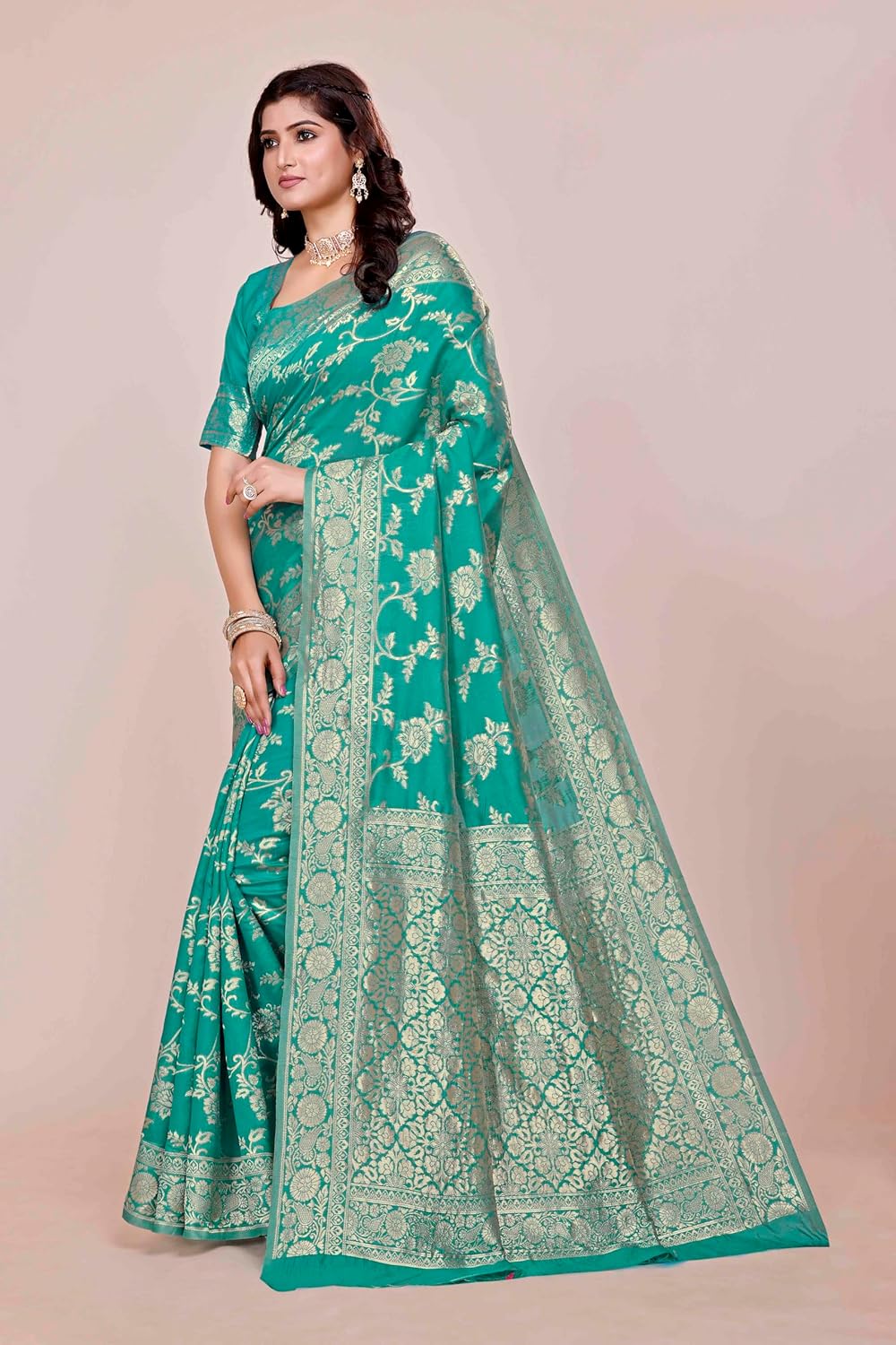 VasthrlayClassic Saree with elegant ethnic wedding styling