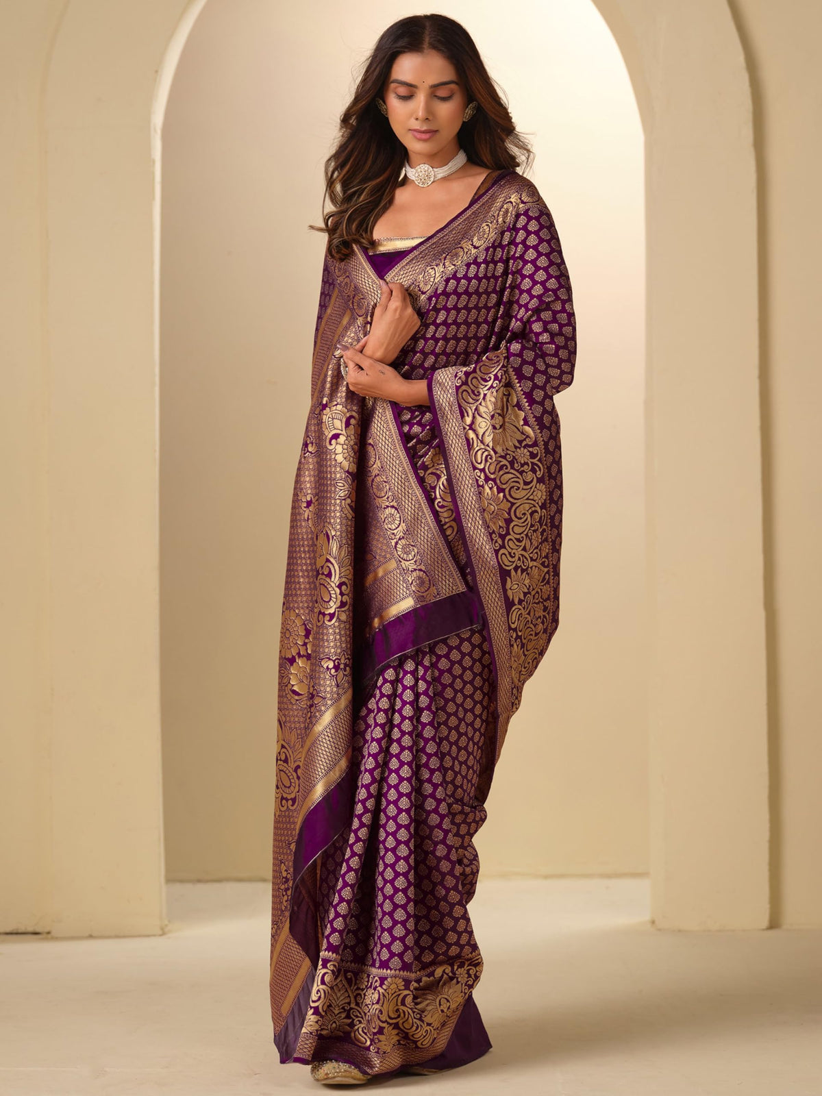 Vasthrlay Classic Woven Saree with elegant banarasi styling