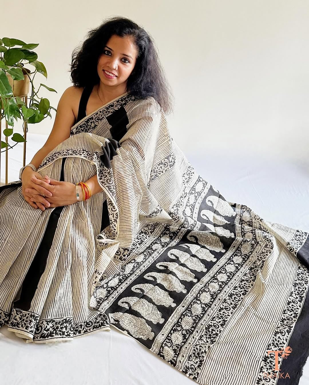 Vasthrlay Off White Traditional Saree for wedding and party wear styling