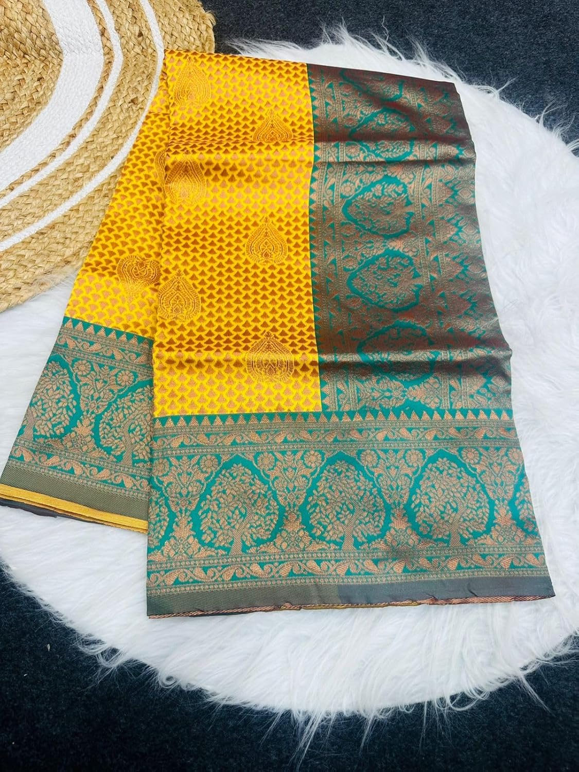 Vasthrlay Ethnic Classic Saree with decorative Traditional design