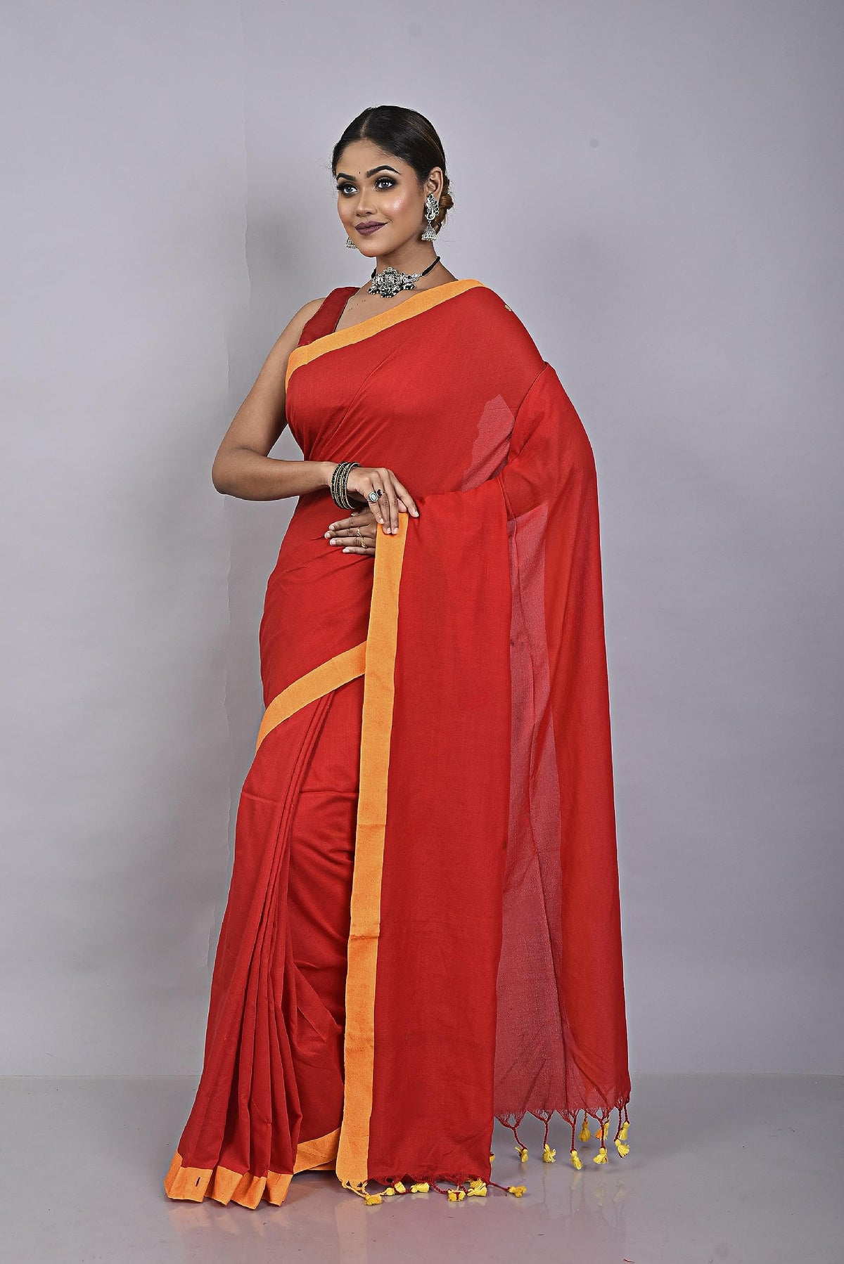 Vasthrlay Handloom Classic Saree with decorative traditional design