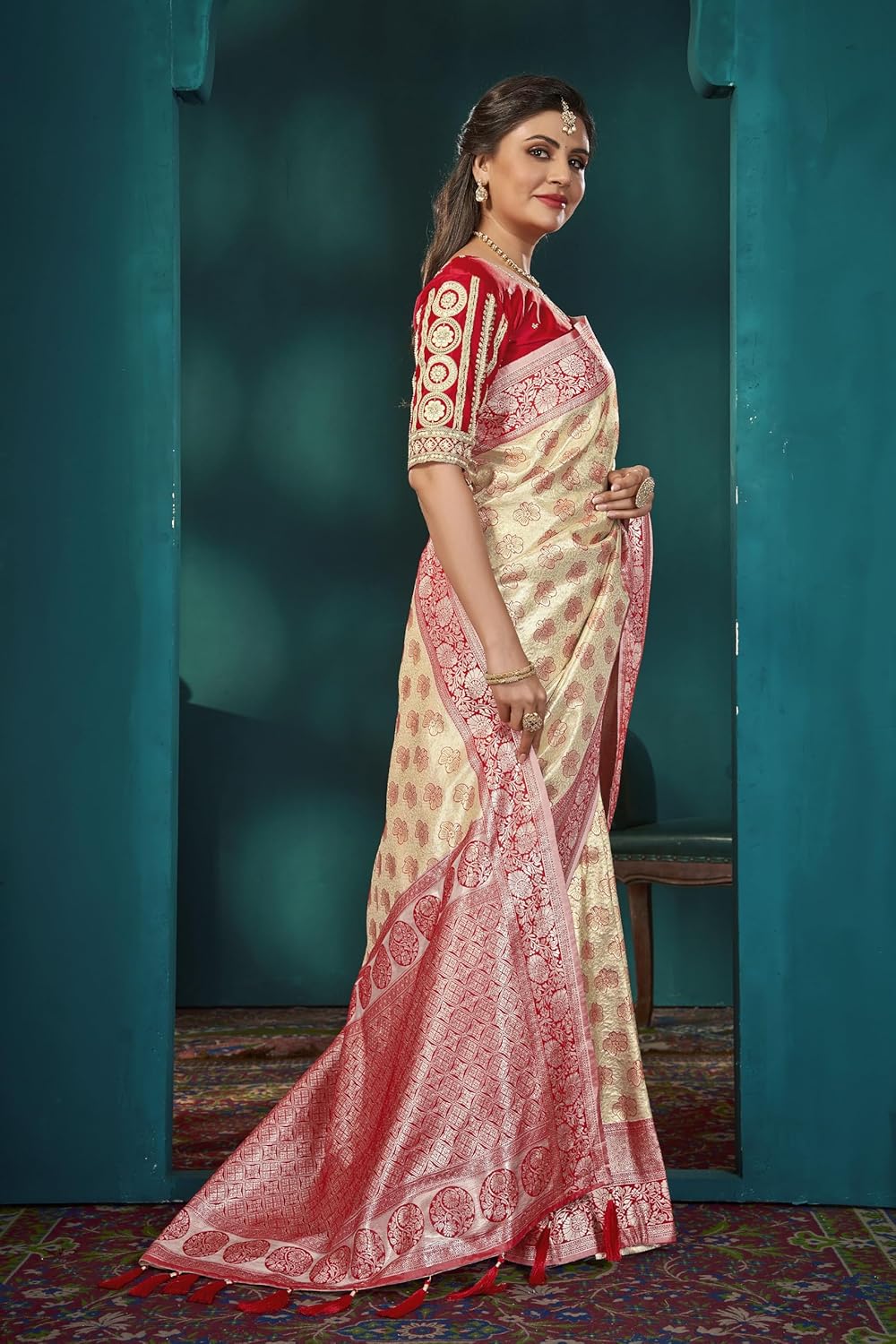 Vasthrlay Classic Traditional Saree for wedding and party wear styling