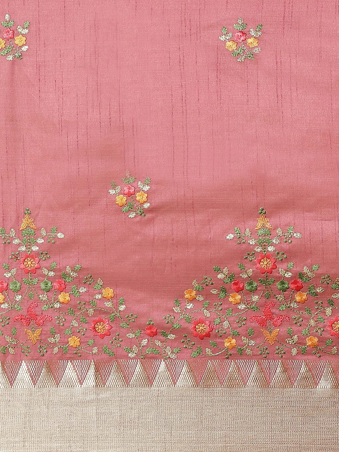 Vasthrlay Ethnic White Saree with decorative traditional design