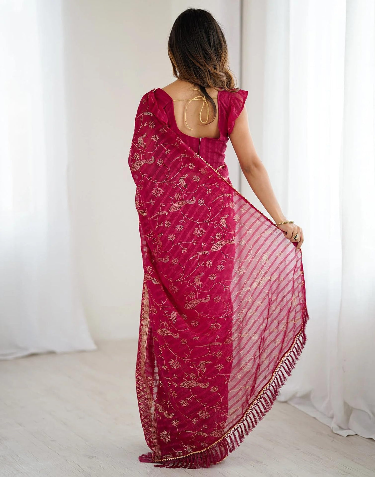 Vasthrlay Traditional Saree in Red with refined ethnic ethnic appeal