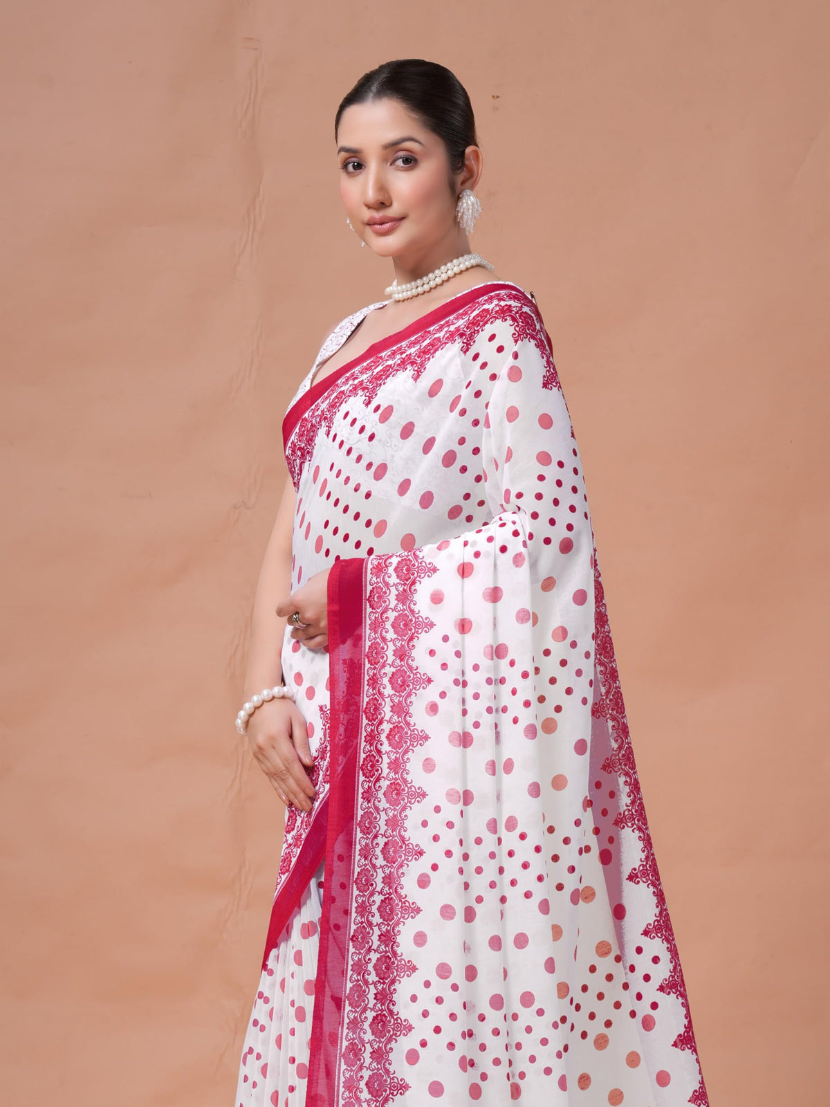 Vasthrlay Red Traditional Saree with elegant ethnic styling