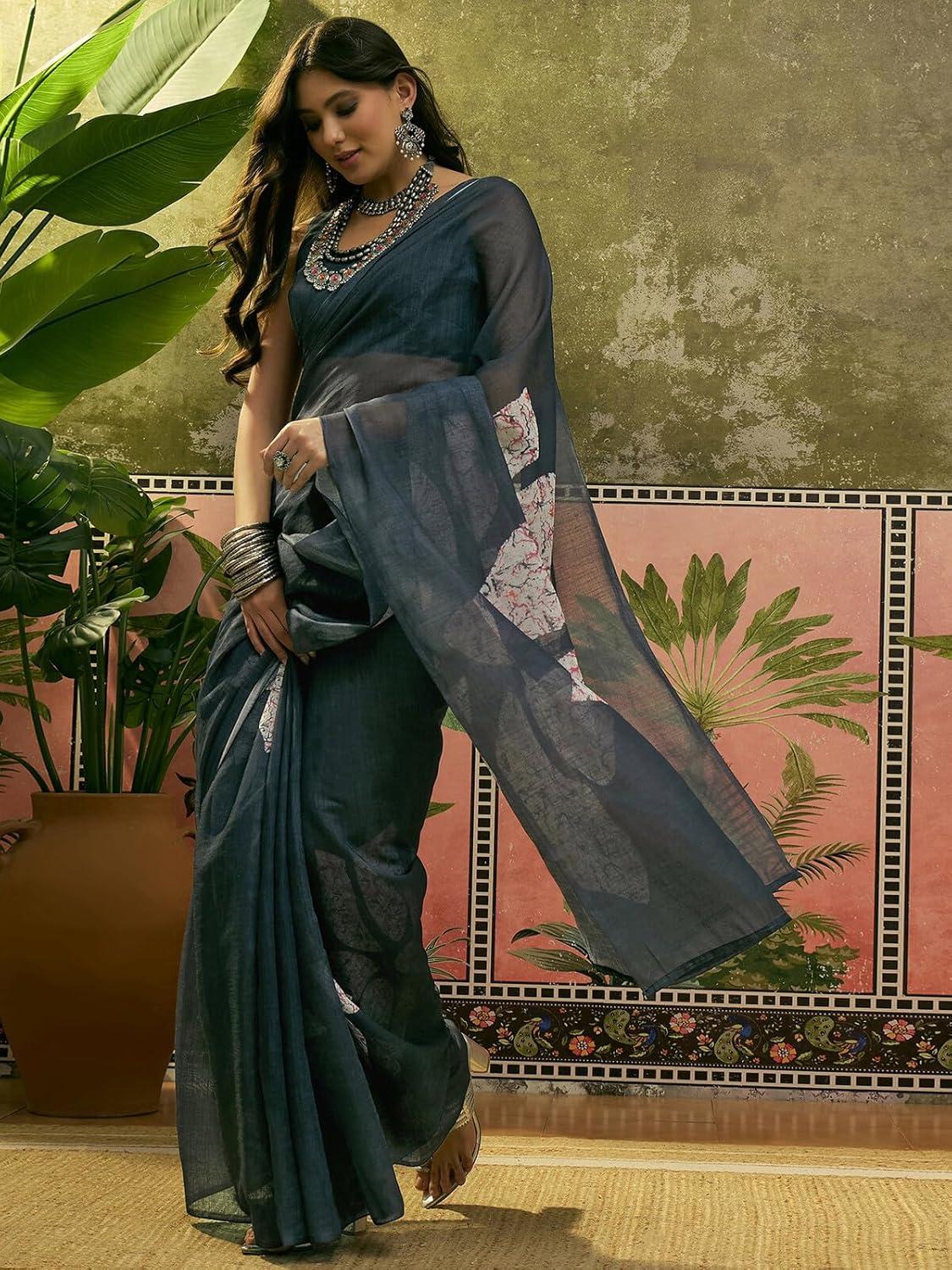 Vasthrlay White Printed Saree with elegant ethnic styling
