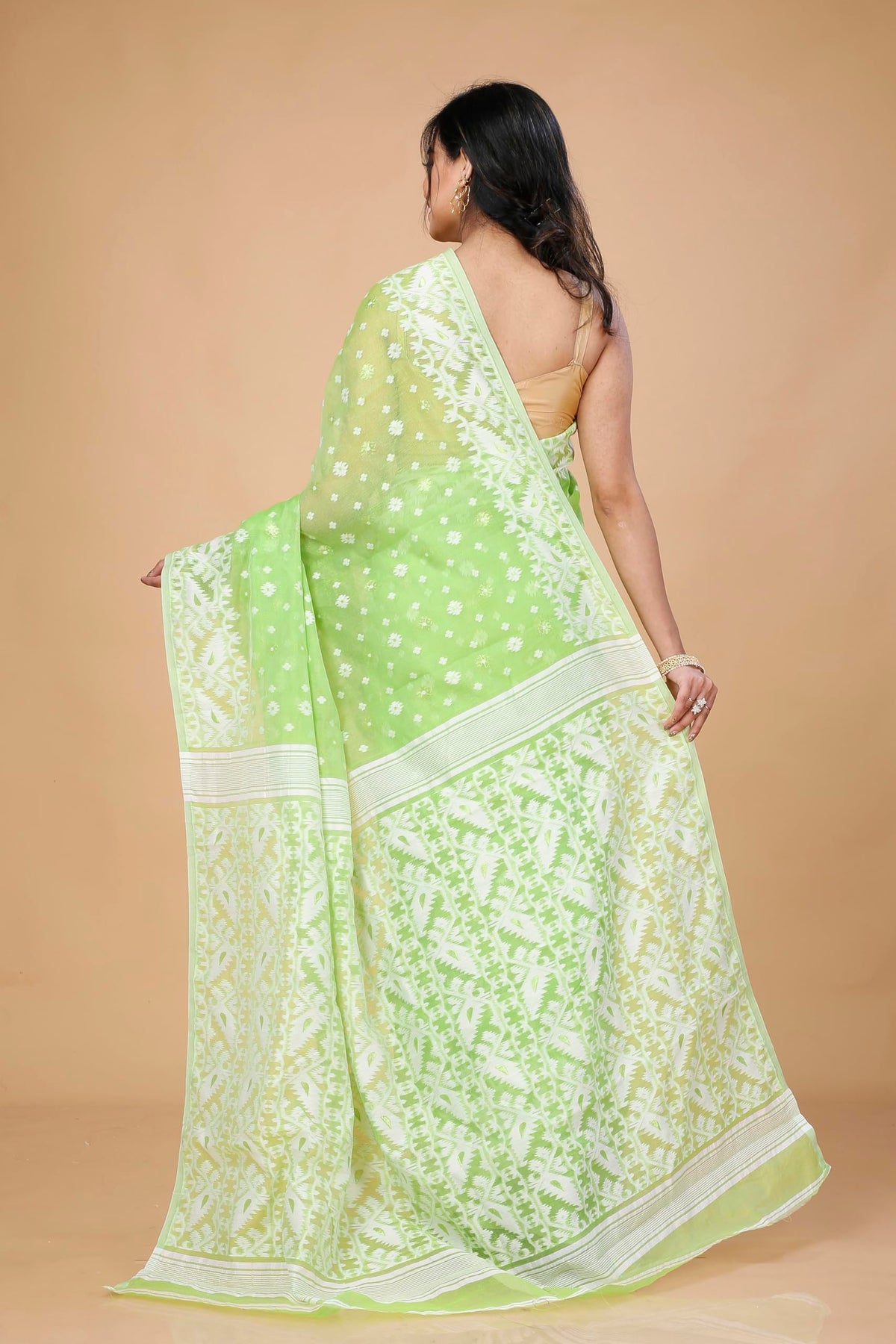 Vasthrlay Ethnic Classic Saree with decorative Traditional design