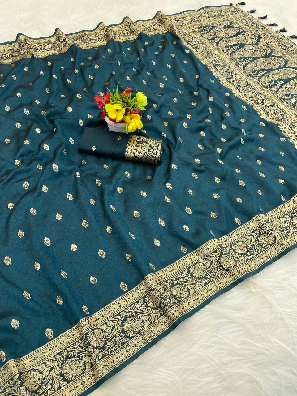 Vasthrlay Classic Weaving Saree with elegant Banarasi styling