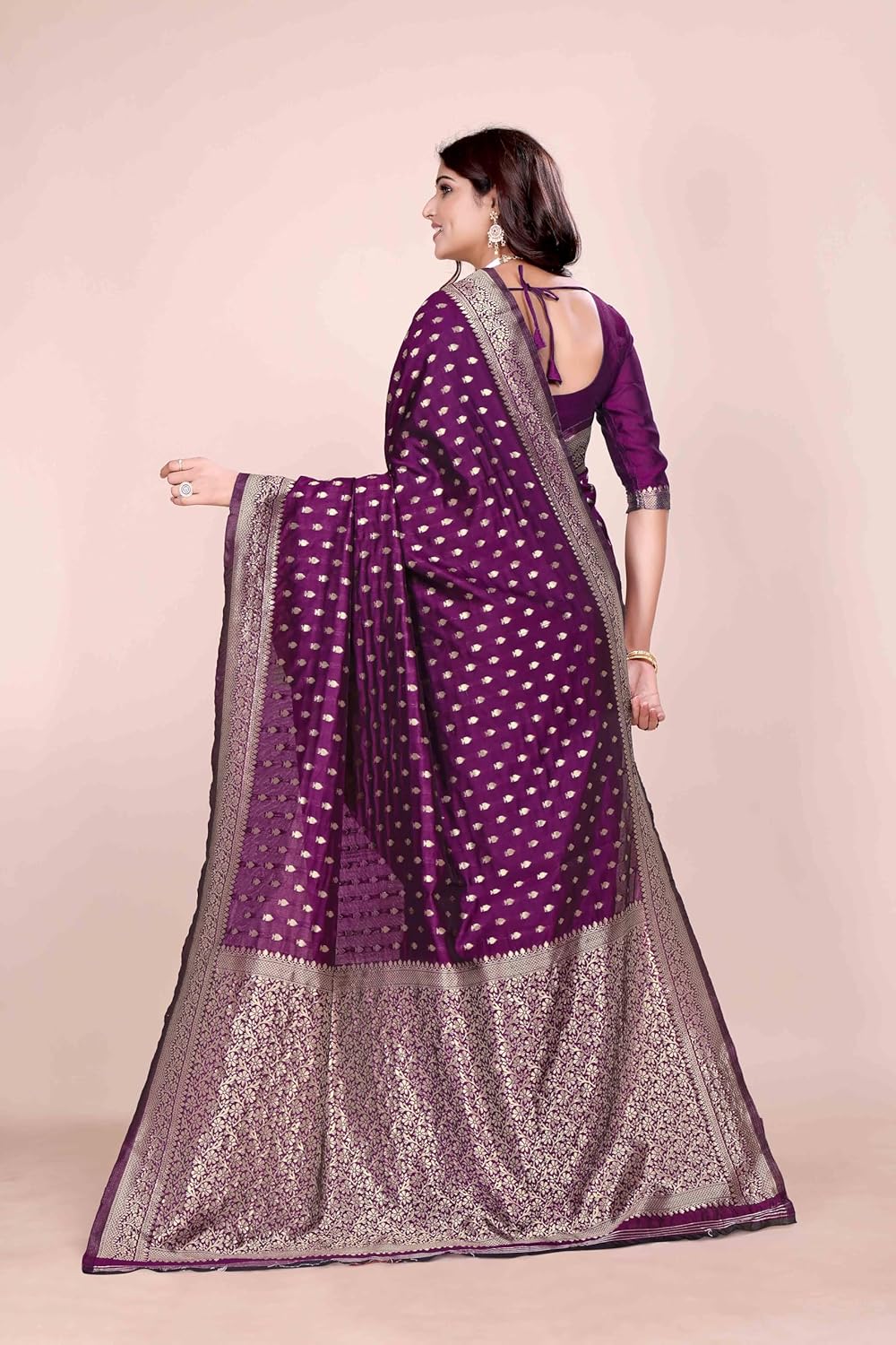 VasthrlayEthnic Classic Saree with refined wedding design