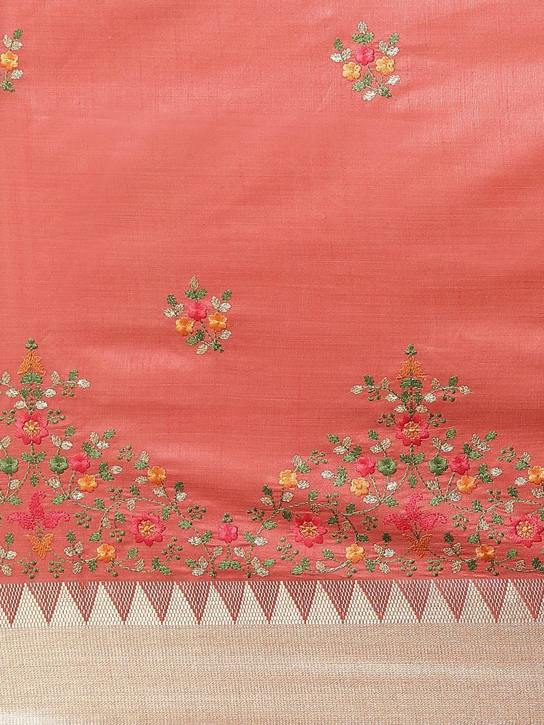 Vasthrlay Ethnic White Saree with decorative traditional design