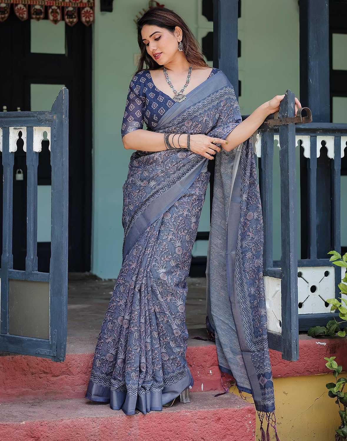 Vasthrlay Light Green saree with Printed styling and ethnic look