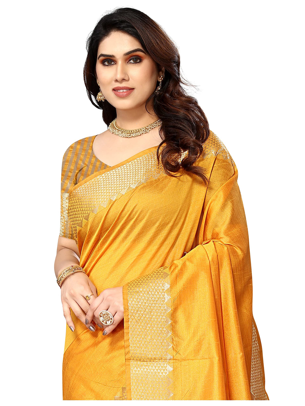 Vasthrlay Traditional Saree in Classic with refined jacquard ethnic appeal