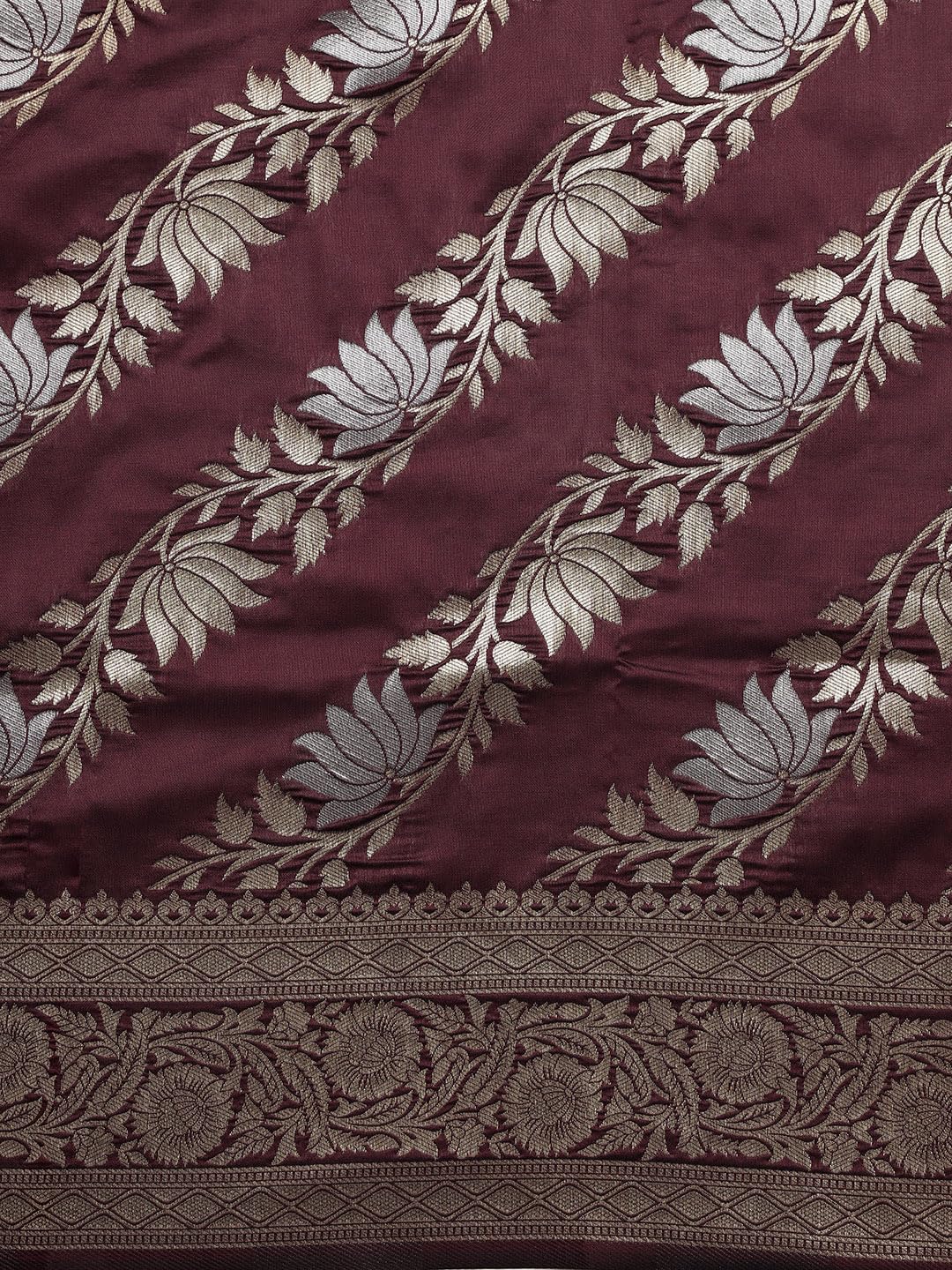 Vasthrlay Traditional Saree in Silver with refined banarasi ethnic appeal