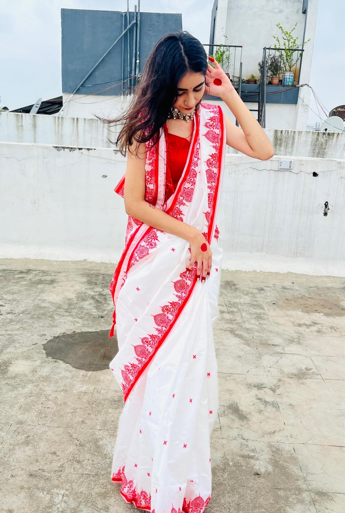 Vasthrlay Ethnic Classic Saree with decorative traditional design