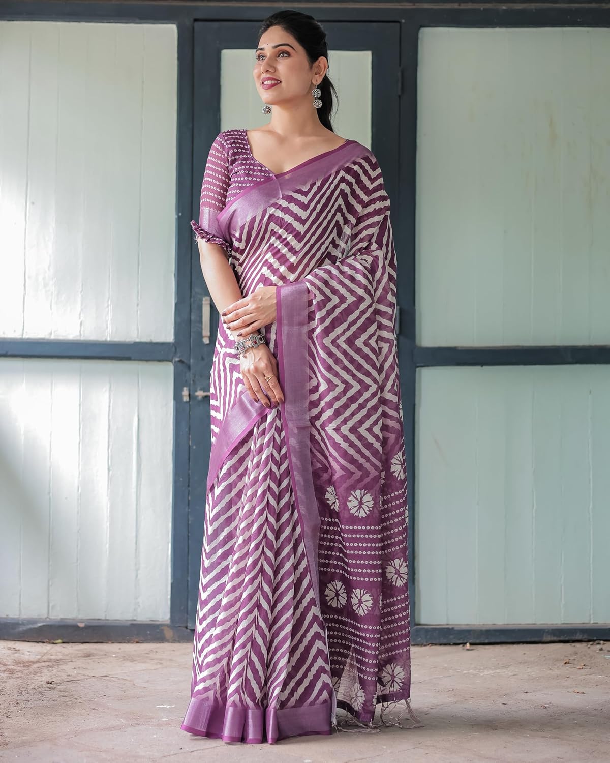 Vasthrlay Ethnic Classic Saree with decorative printed design