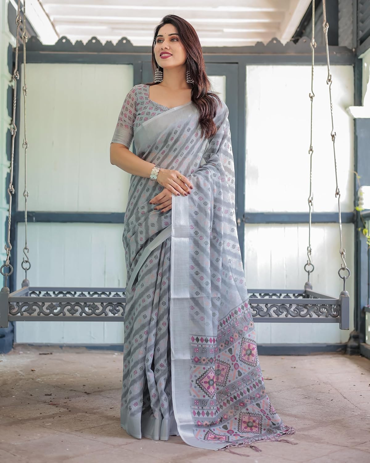Vasthrlay Ethnic Classic Saree with decorative printed design