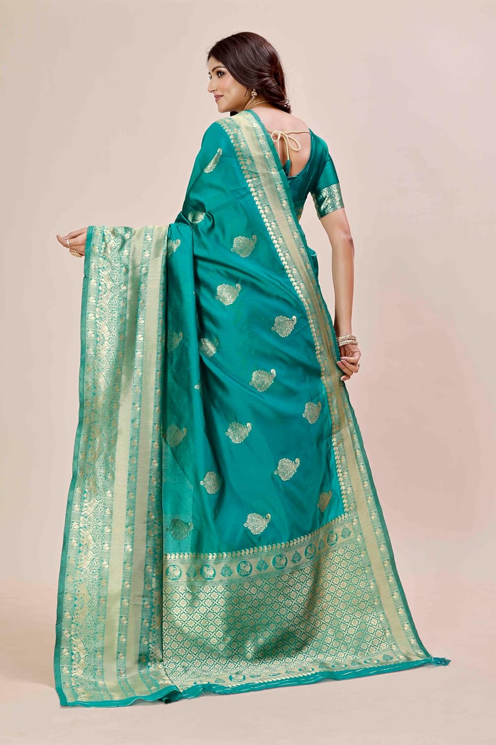 VasthrlayKanjivaram Silk Classic Saree with refined traditional design