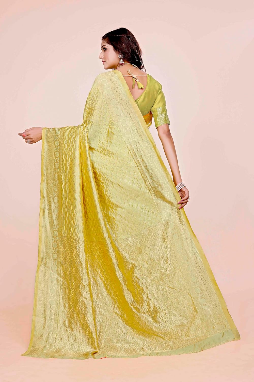 VasthrlayEthnic Classic Saree with refined wedding design