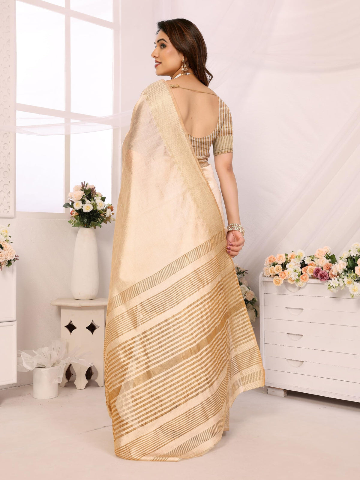 Vasthrlay Traditional Saree in Classic with refined jacquard ethnic appeal
