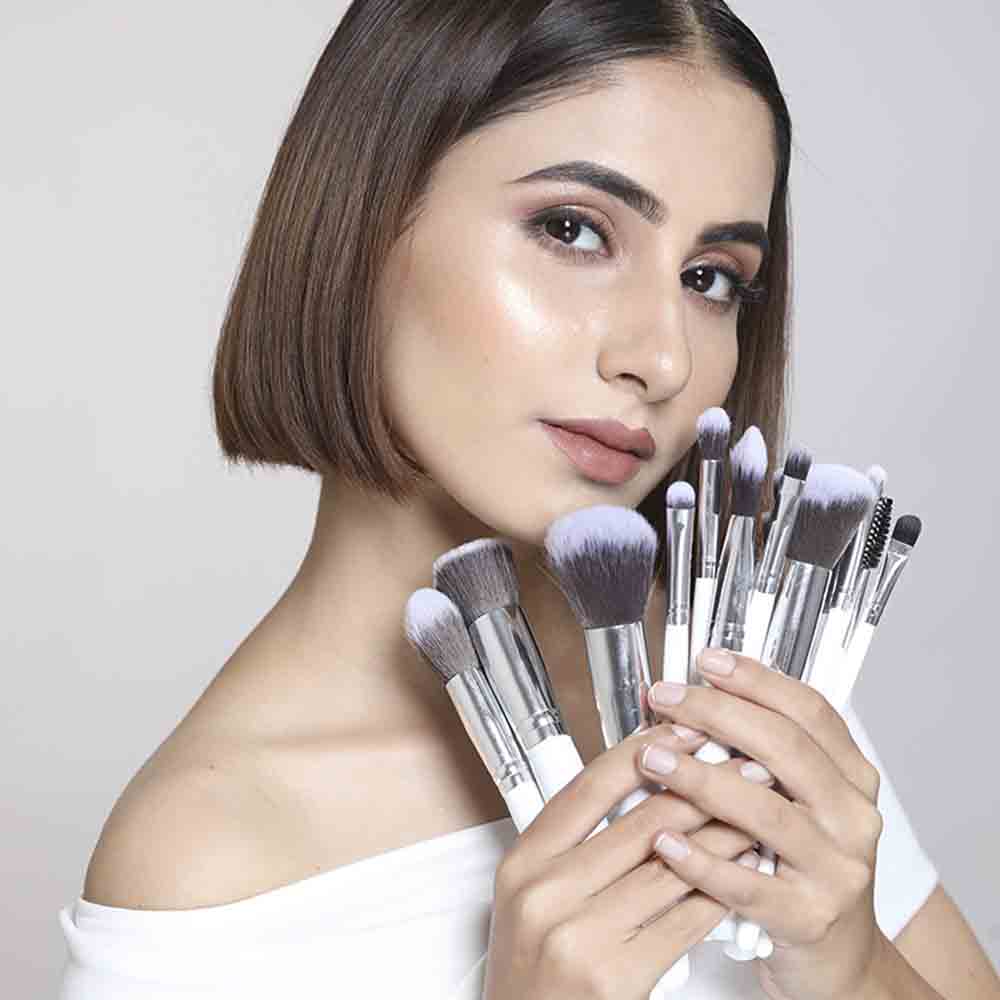 Praush P22 - Fluffy Eyeshadow Blending Brush (Medium)