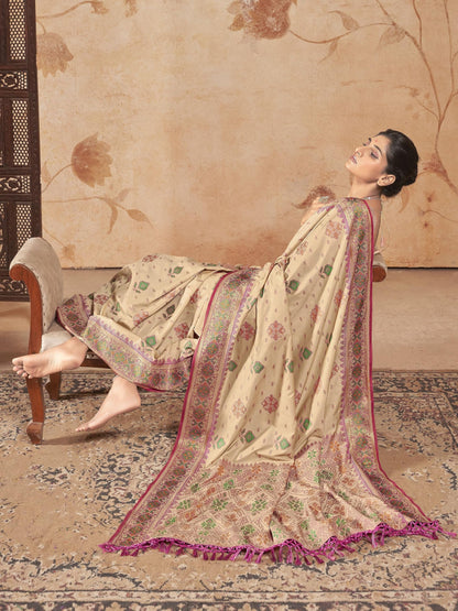 Vasthrlay Classic Wedding Saree with elegant patola styling