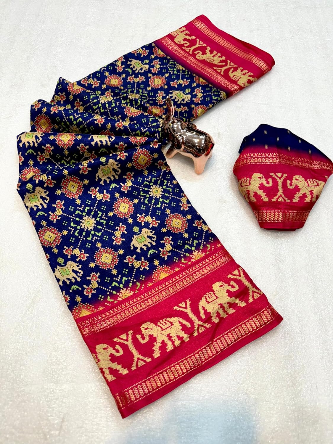 Vasthrlay Ethnic Classic Saree with decorative Designer design