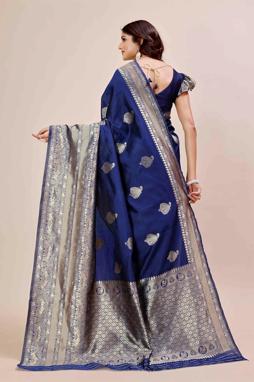 VasthrlayKanjivaram Silk Classic Saree with refined traditional design