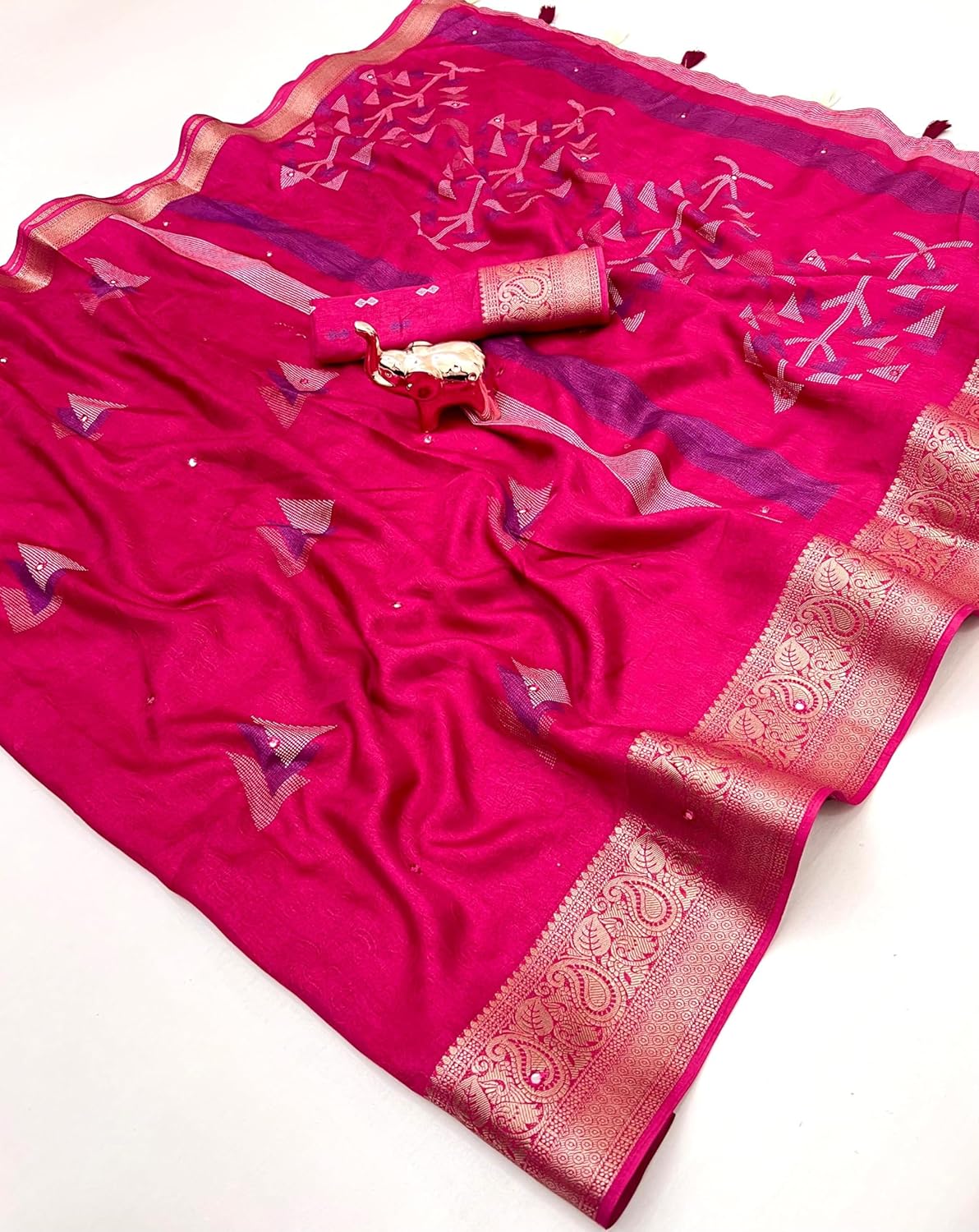 Vasthrlay Classic Traditional Saree with elegant Bandhani styling
