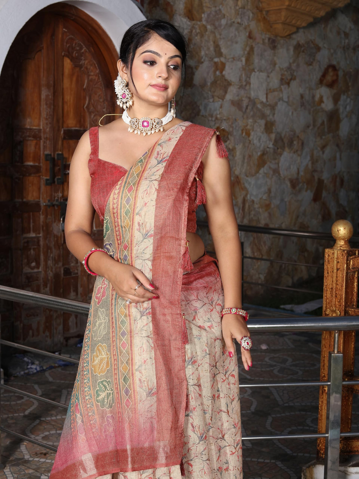 Vasthrlay Classic Traditional Saree with elegant handloom styling