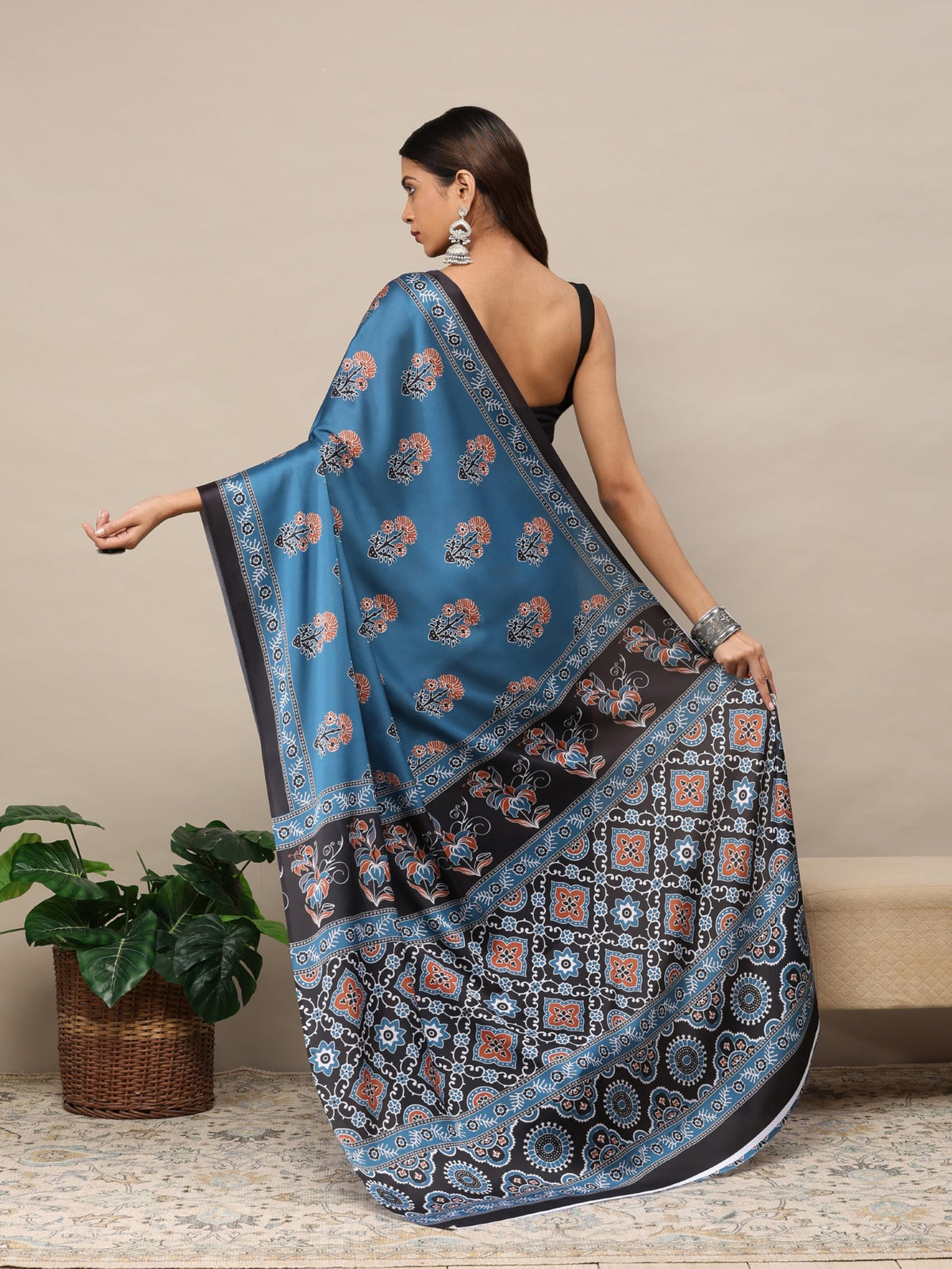 Vasthrlay Classic Traditional Saree for wedding and party wear styling