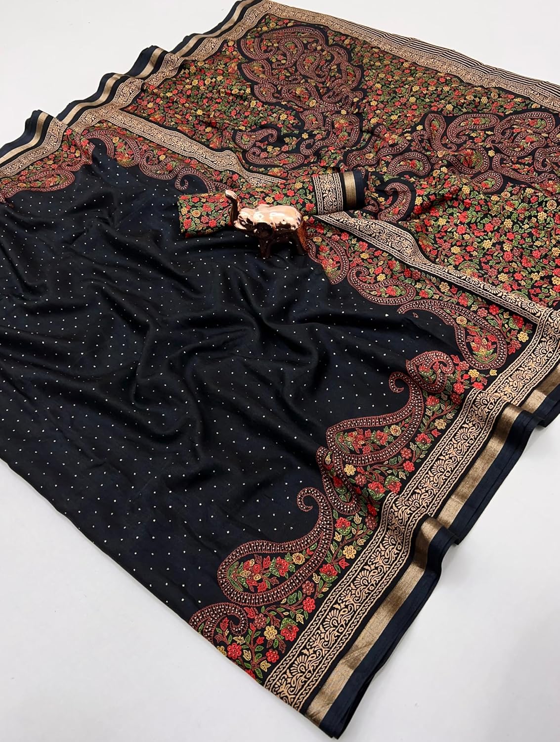 Vasthrlay Classic Print Saree with elegant Ethnic styling