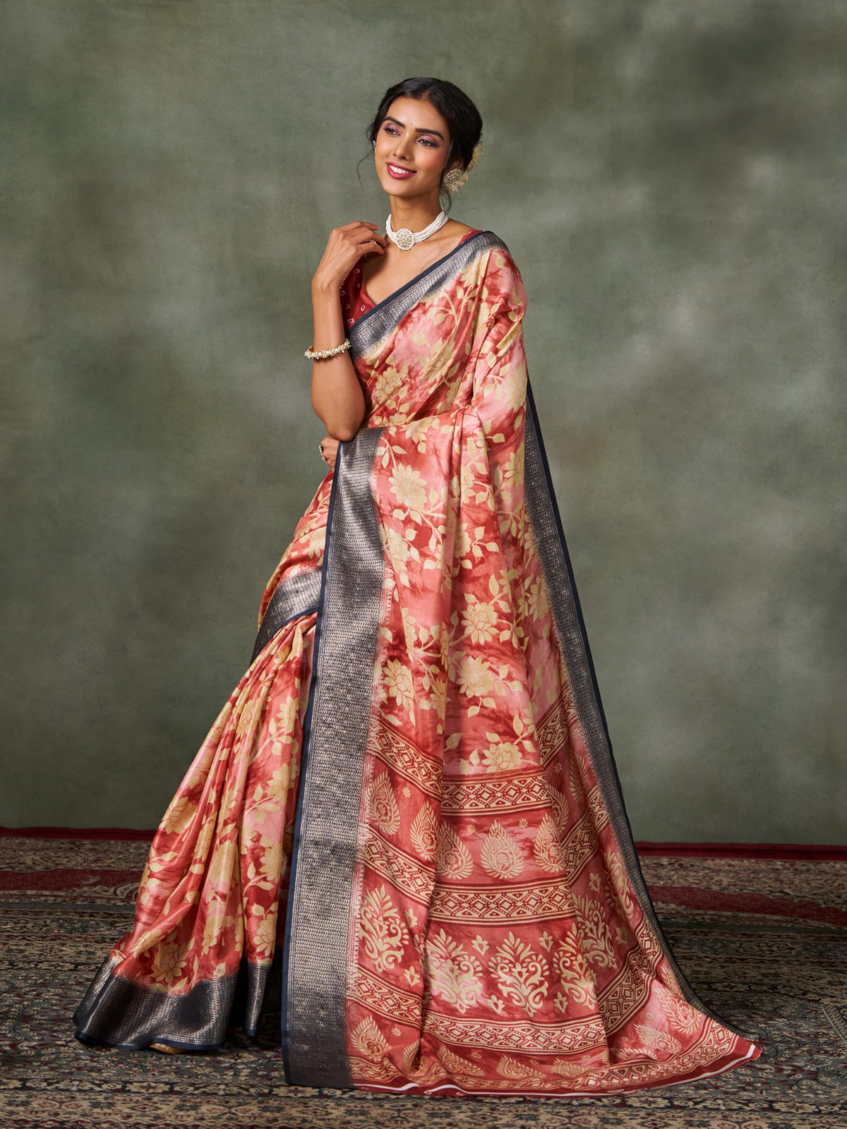 Vasthrlay Ethnic Classic Saree with decorative printed design