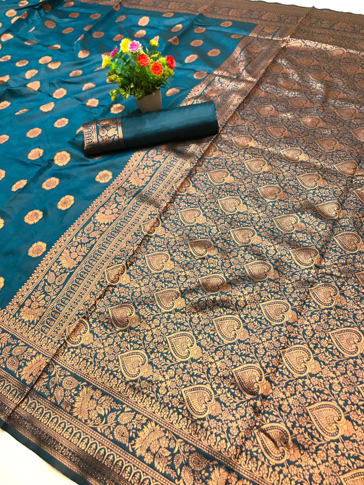 Vasthrlay Classic Traditional Saree with elegant banarasi styling
