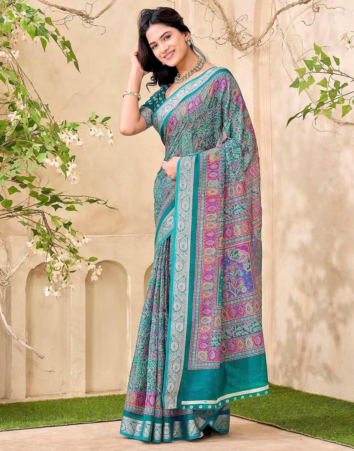 Vasthrlay Red saree with Printed styling and Georgette look