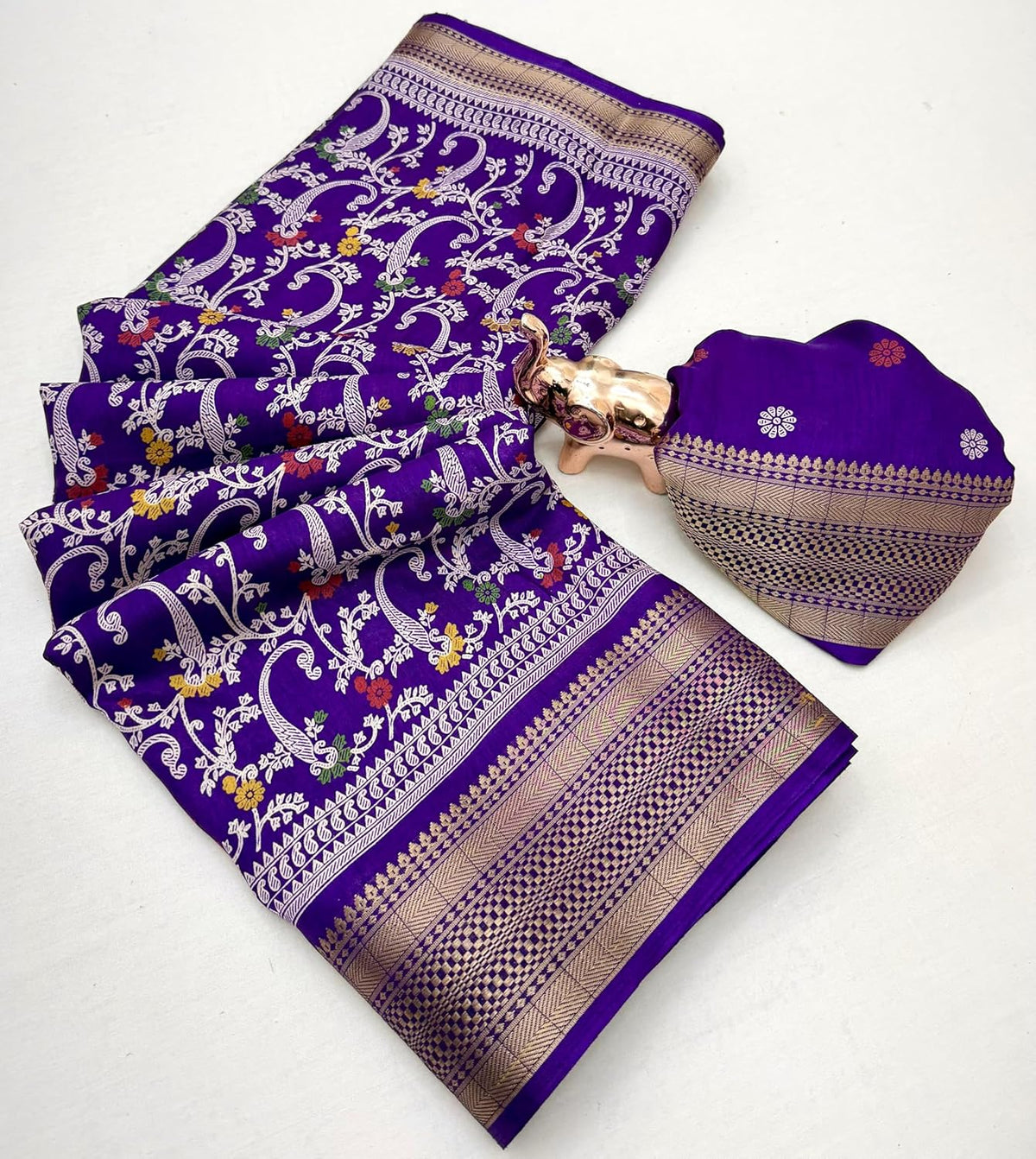Vasthrlay Ethnic Classic Saree with decorative Printed design