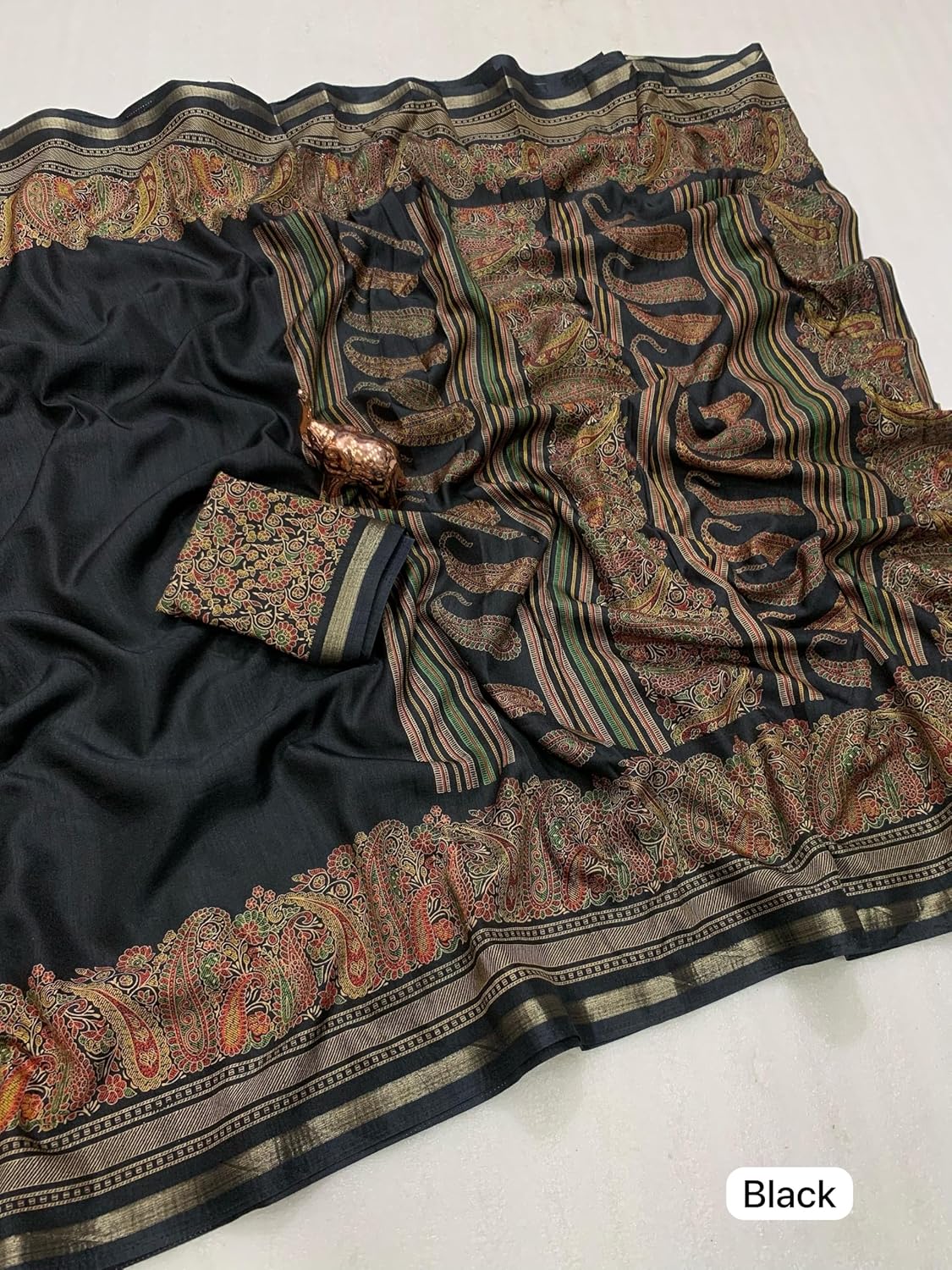 Vasthrlay Classic Printed Saree with elegant Ethnic styling