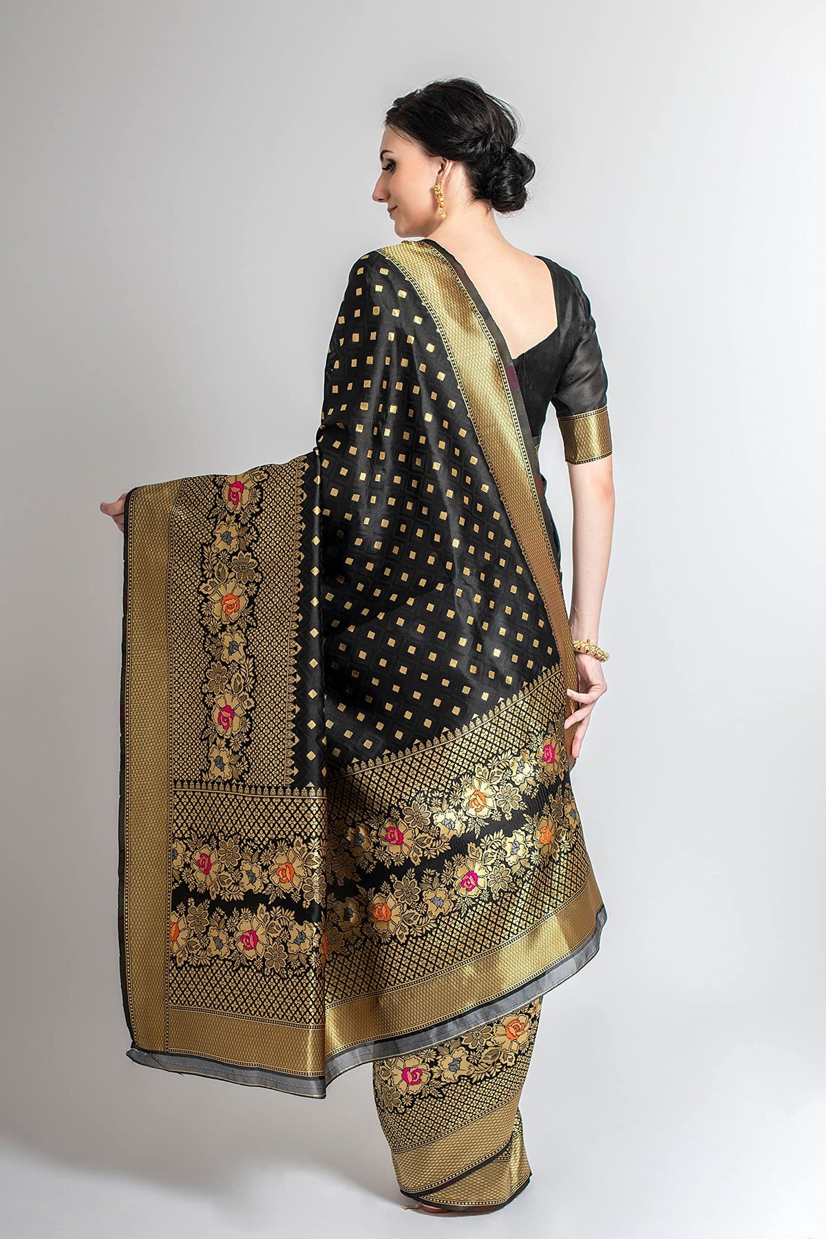 Vasthrlay Classic Traditional Saree for wedding and party wear styling