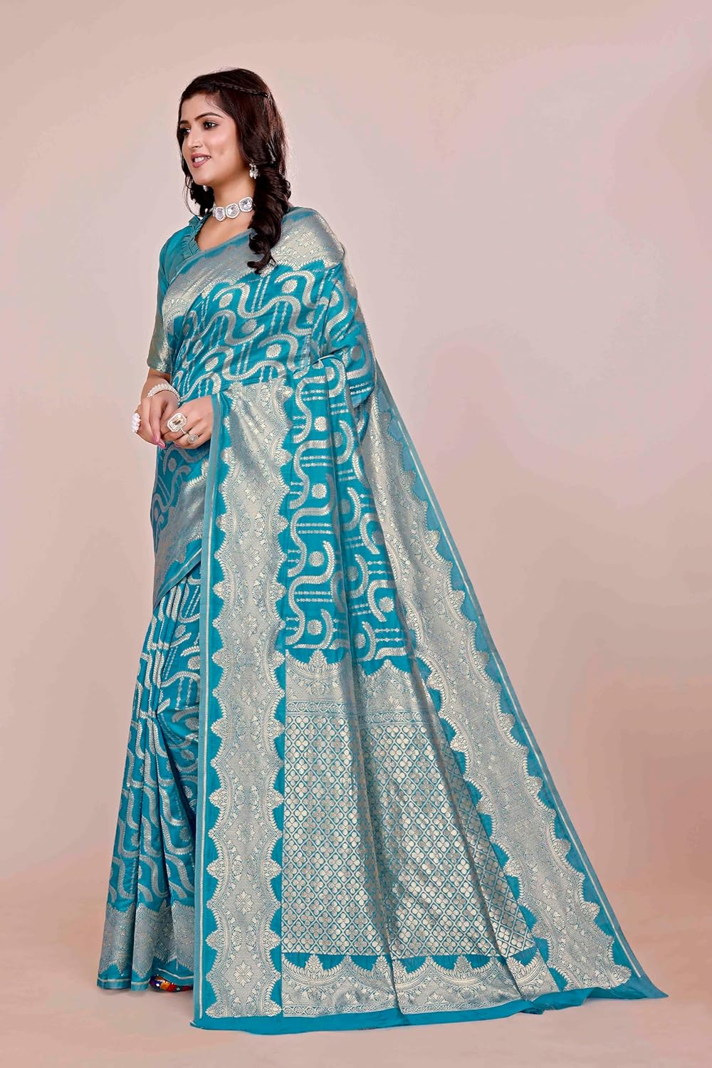 VasthrlayClassic Saree with elegant ethnic wedding styling