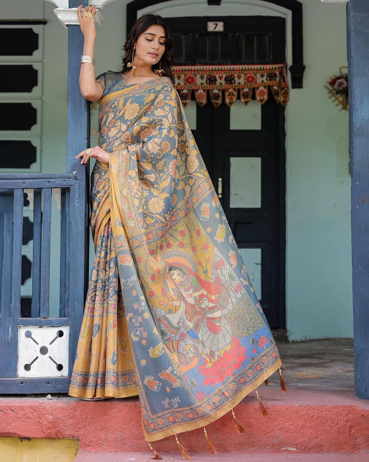 Vasthrlay Handloom Grey Saree with decorative traditional design