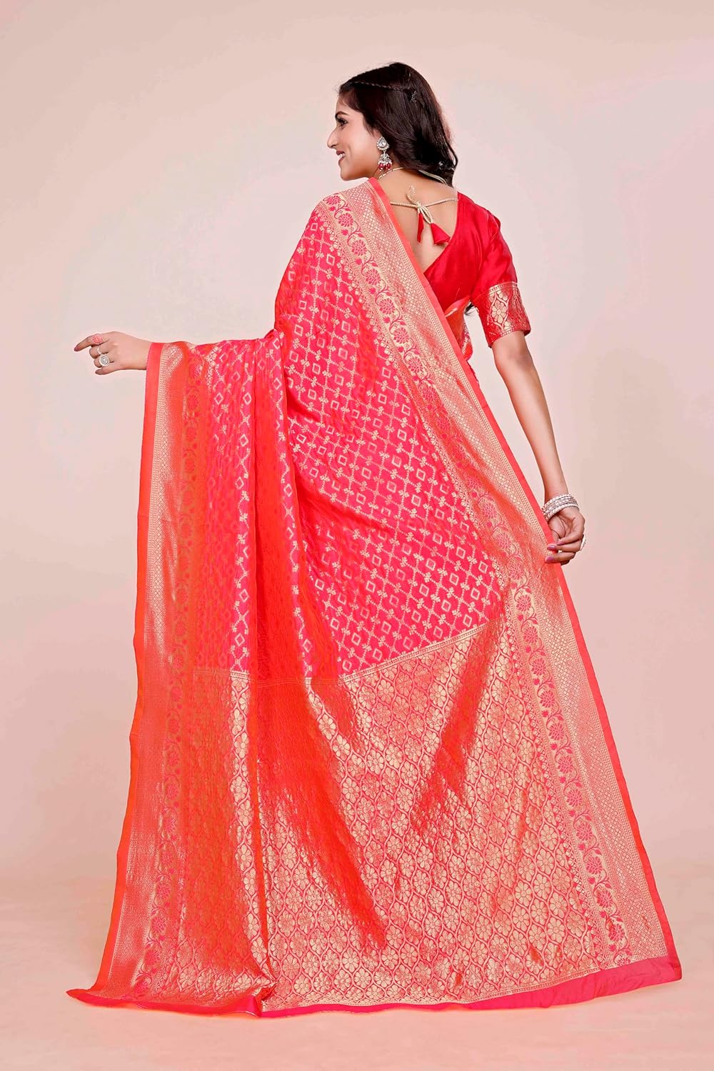 VasthrlayEthnic Classic Saree with refined wedding design
