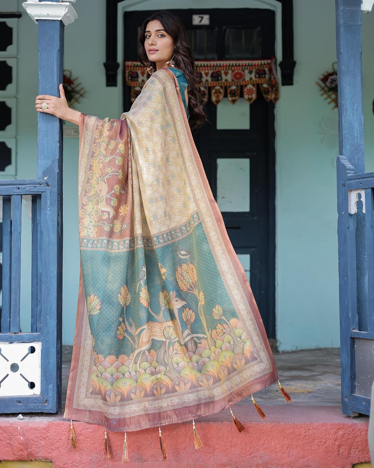 Vasthrlay Handloom Classic Saree with decorative traditional design