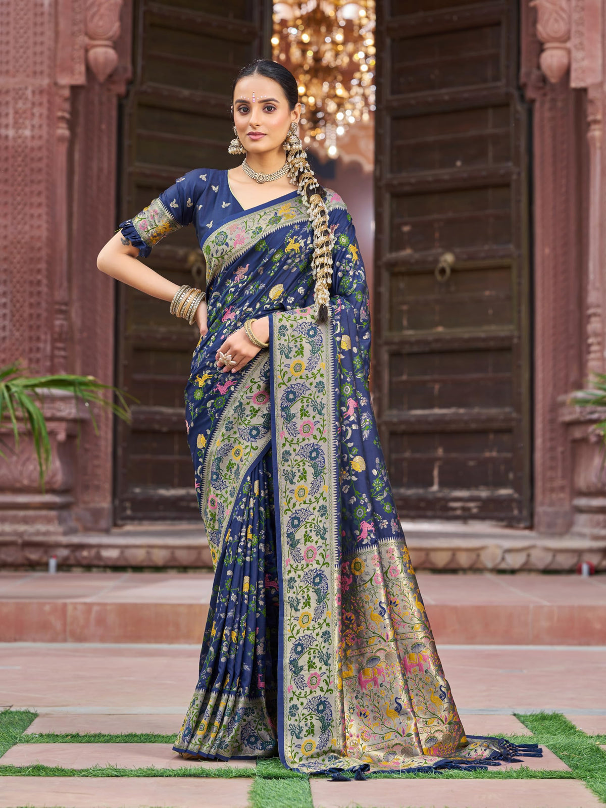 Vasthrlay Classic Traditional Saree with elegant kanjivaram styling