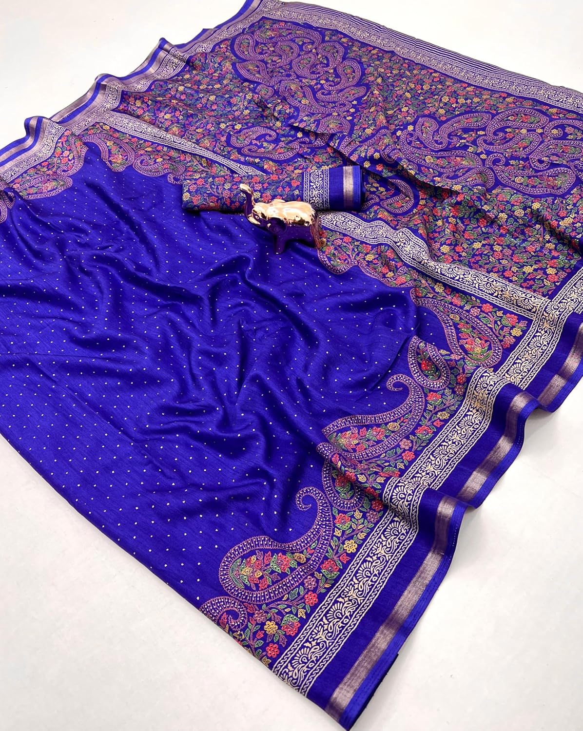 Vasthrlay Classic Print Saree with elegant Ethnic styling