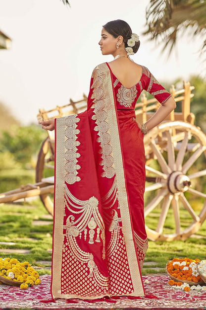 Vasthrlay Banarasi Classic Saree with decorative Traditional design