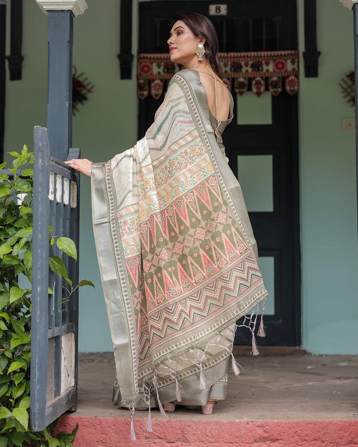 Vasthrlay Classic Saree with elegant ethnic and printed styling