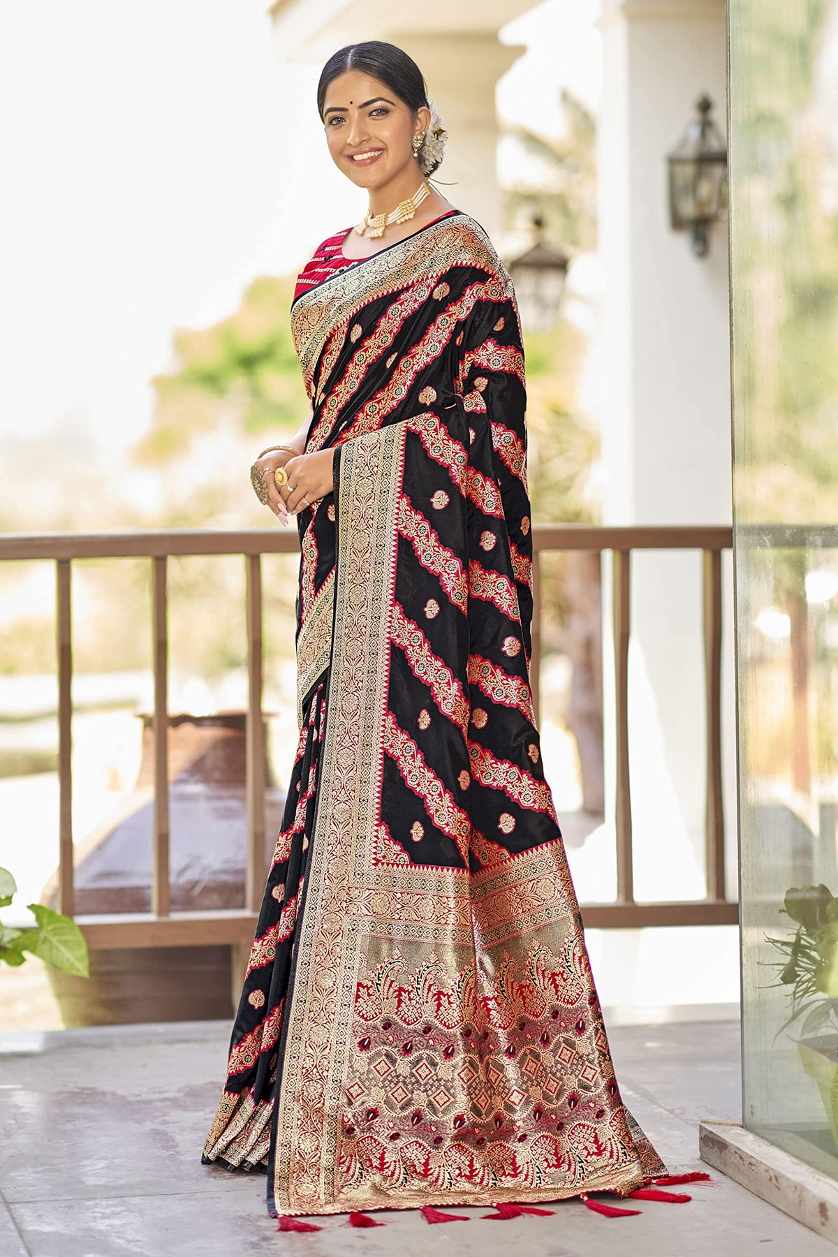 Vasthrlay Banarasi Classic Saree with decorative Traditional design